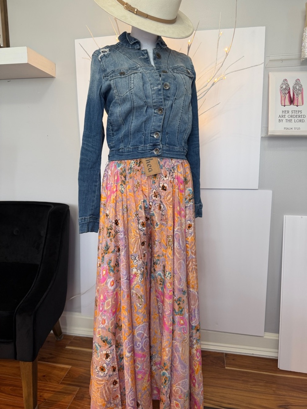 NWT bohemian peach/tan paisley /flower print full length pants, adj waist sm-med
